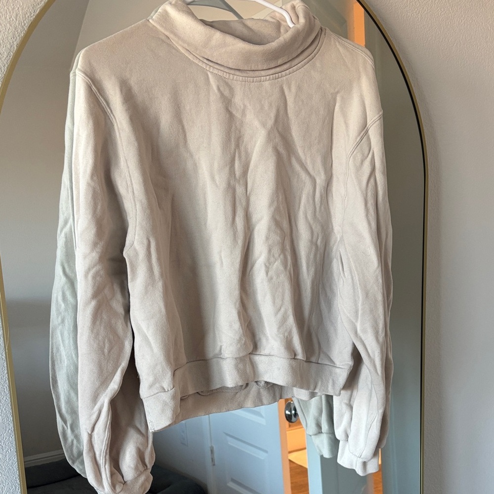 Saber Cream Turtleneck Sweatshirt